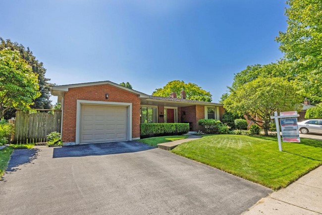 6 Conifer Crescent - London Ontario - Warbler Woods - Byron