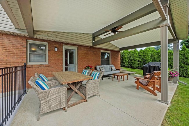 6 Conifer Crescent - London Ontario - Warbler Woods - Byron