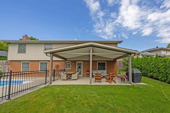 6 Conifer Crescent - London Ontario - Warbler Woods - Byron