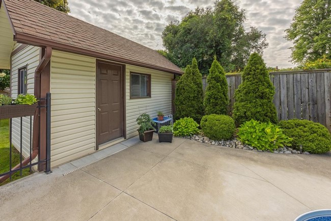 6 Conifer Crescent - London Ontario - Warbler Woods - Byron