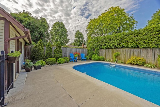 6 Conifer Crescent - London Ontario - Warbler Woods - Byron